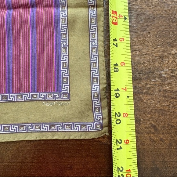 Albert Nipon Geometric Pattern with. Order design Vintage 20-1/2 x 21” Scarf - Picture 6 of 7